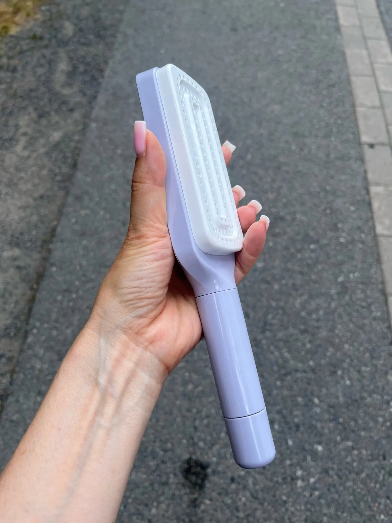 LiftN`Clean™ Self-Cleaning Hairbrush